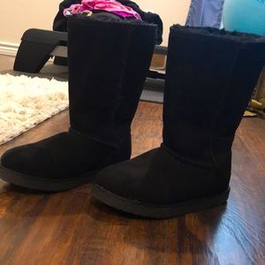 Size 2 Girls black fur lined boots